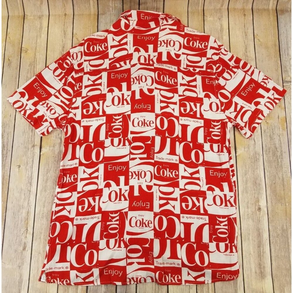 Vintage Re-Mastered Coca-Cola Men’s S/S Button Front Shirt Size M Red B83 - Picture 8 of 10